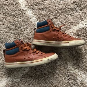 Converse mid top sneaker